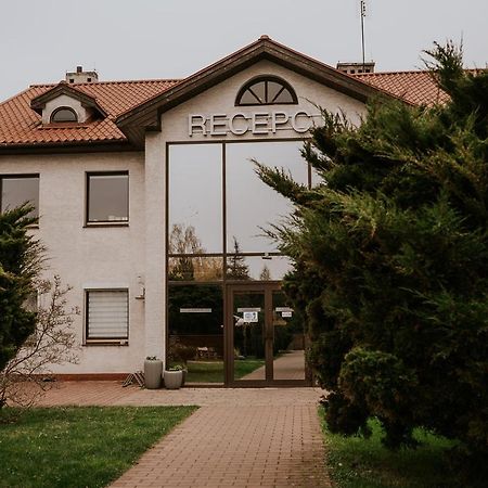 Hotel Garden Олесница Экстерьер фото