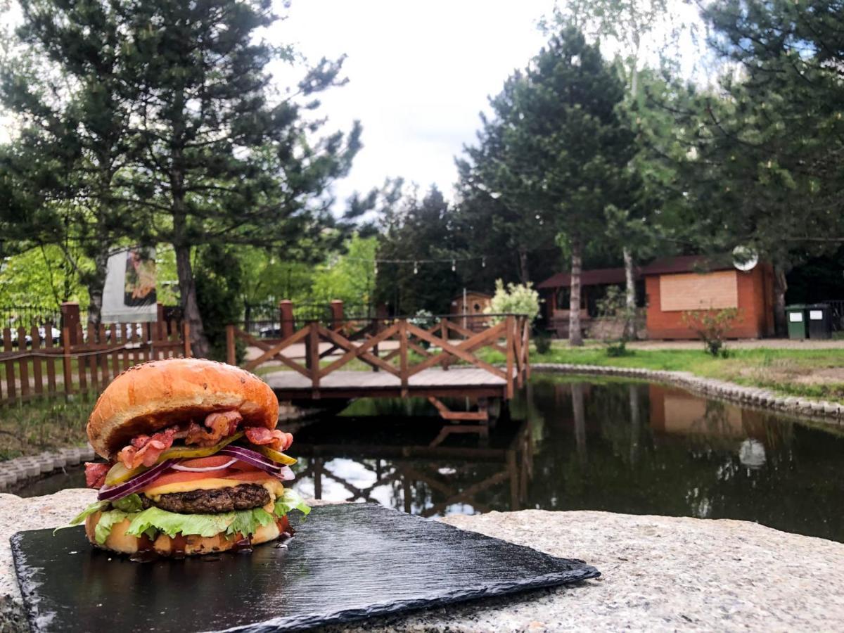 Hotel Garden Олесница Экстерьер фото