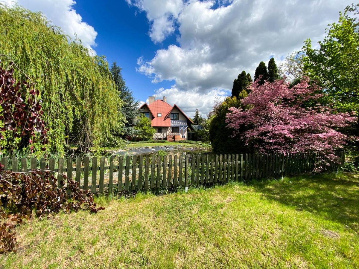 Hotel Garden Олесница Экстерьер фото