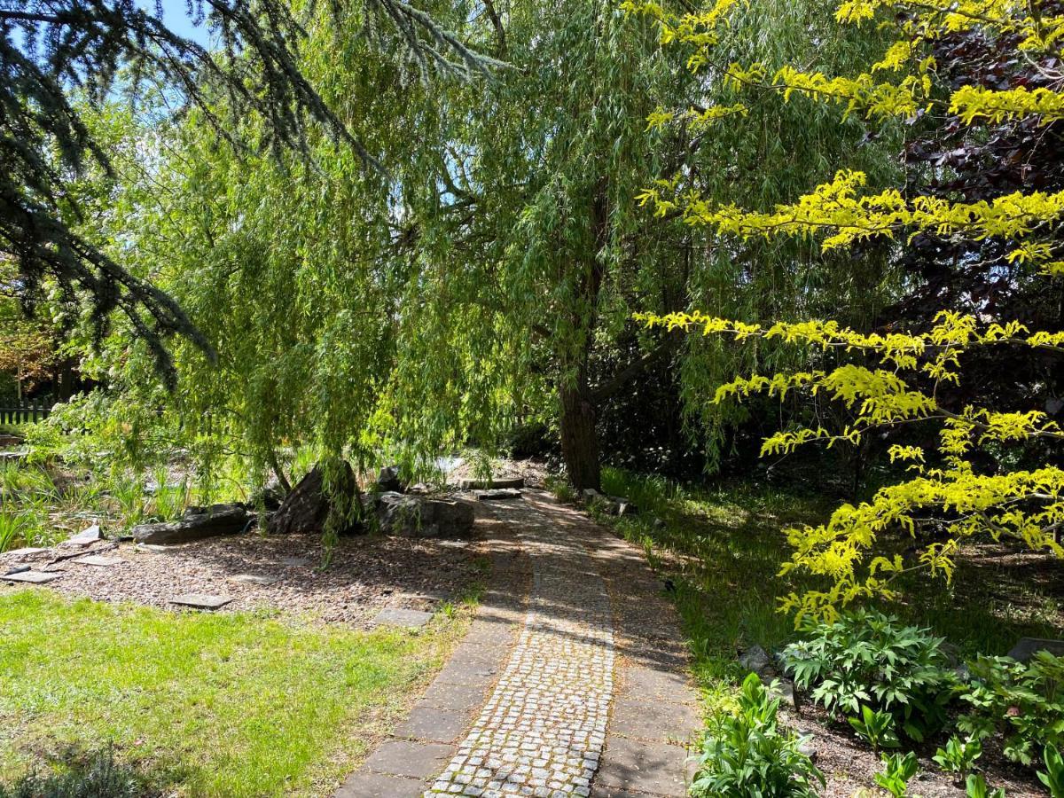 Hotel Garden Олесница Экстерьер фото