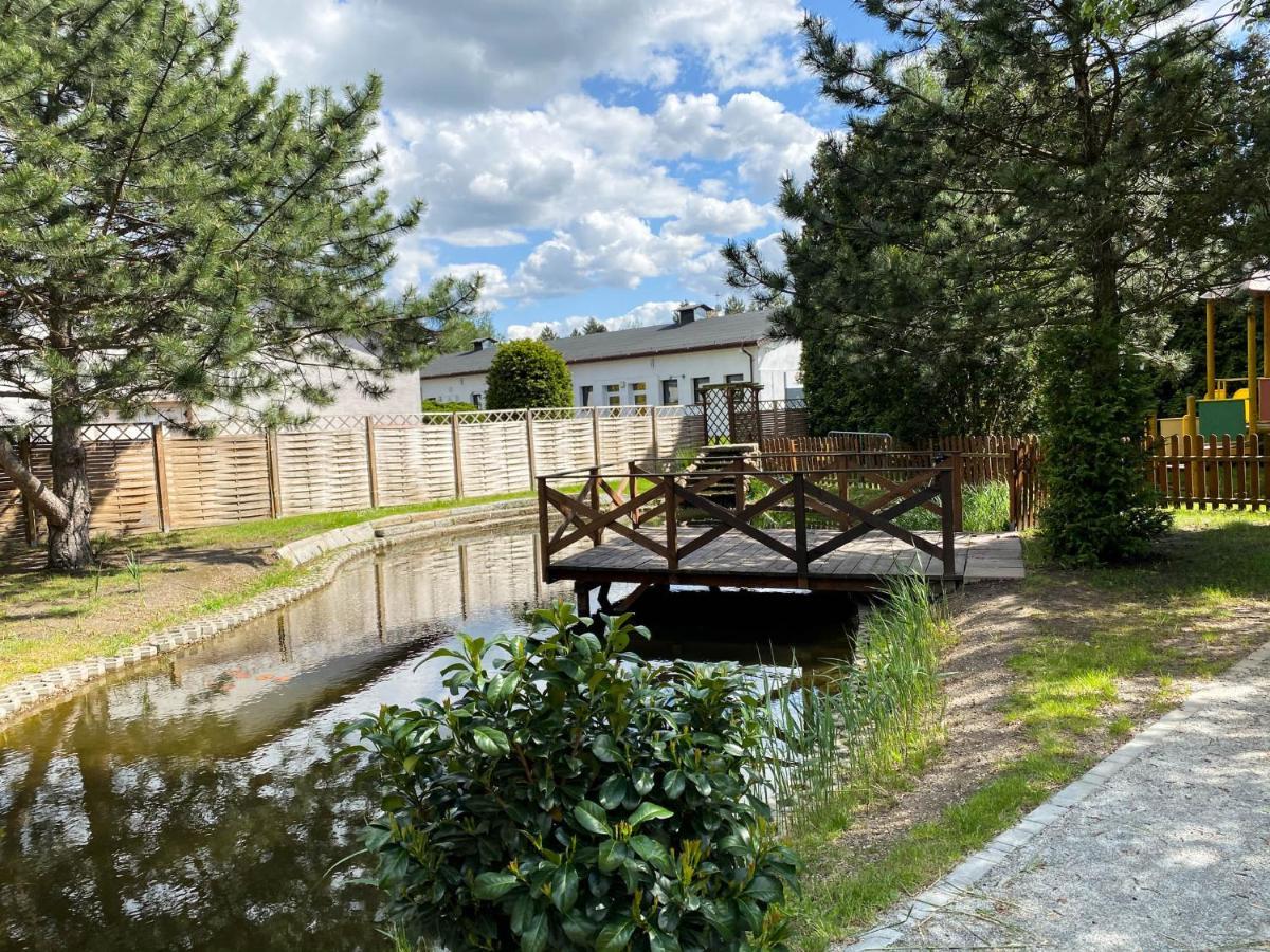 Hotel Garden Олесница Экстерьер фото